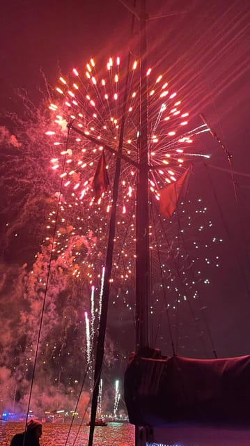 Lisbon: New Year's party on sailboat tour 2026 to 2027 - Sliding into Lisbon’s New Year from the Tagus River