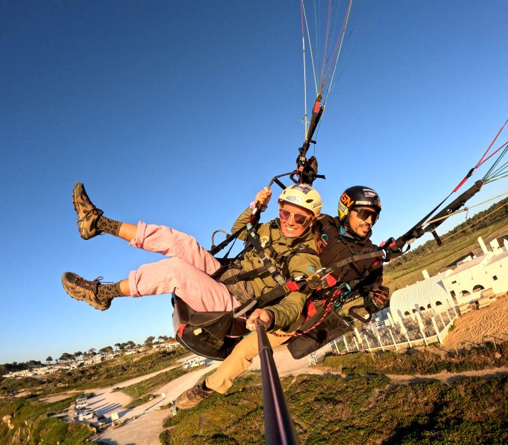 Lisbon: Paragliding Tandem Flight - Gear and what to wear for a comfortable, safe takeoff