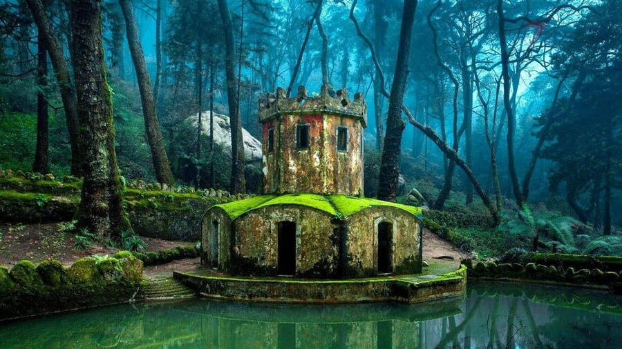 Lisbon: Pena Palace, Moorish Castle, Qta. Regaleira & Sintra - Monserrate Palace and National Palace of Queluz: two bonus palaces with guided walking time