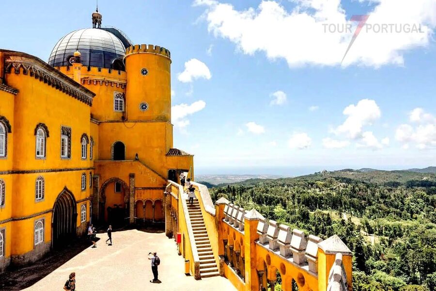 Lisbon: Pena Palace, Moorish Castle, Qta. Regaleira & Sintra - Castle of the Moors: the medieval walls and that Sintra-to-Atlantic feeling