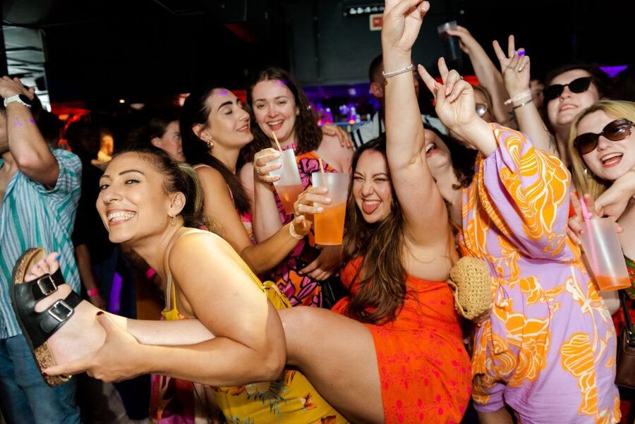 Lisbon PinkStreet Pubcrawl: 1hOpen Bar, Shots,VIP Club Entry - Practical tips to make the night smoother