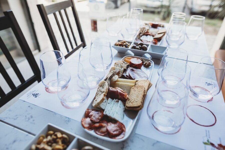 Lisbon: Portuguese Wine and Cheese Tasting with Lunch - The 6 Wines From Different Portuguese Regions, and What You Learn From Them