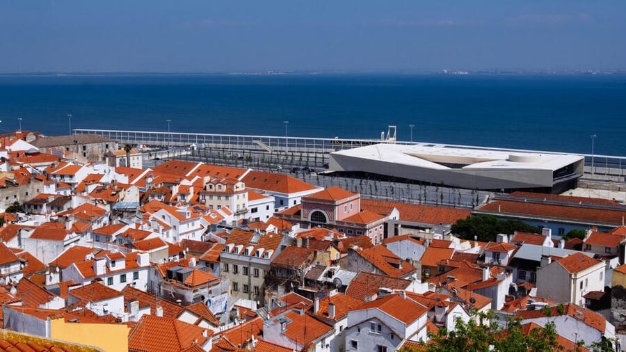 Lisbon: Private City Tour by Tuk-Tuk - Chafariz d’El-Rei, Commerce Square, and Rua Augusta Arch: down in the center