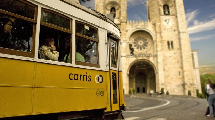 Lisbon: Private City Tour by Tuk-Tuk - Alfama and Mouraria, plus Lisbon Cathedral: the Old Town warm-up