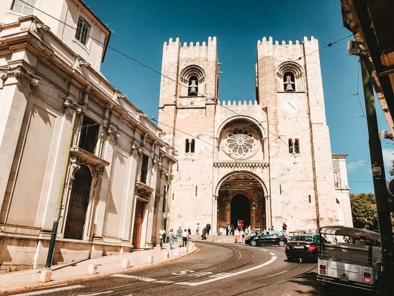 Lisbon: Private Guided Tour by Electric Tuk Tuk - Casa dos Bicos: The Quick Stop That Adds Lisbon Texture