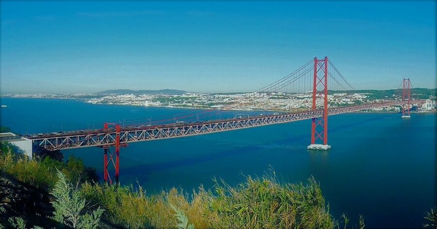Lisbon: Private Luxury Coastline Tour - The Secret Stop: A Quick Walk and a Breather