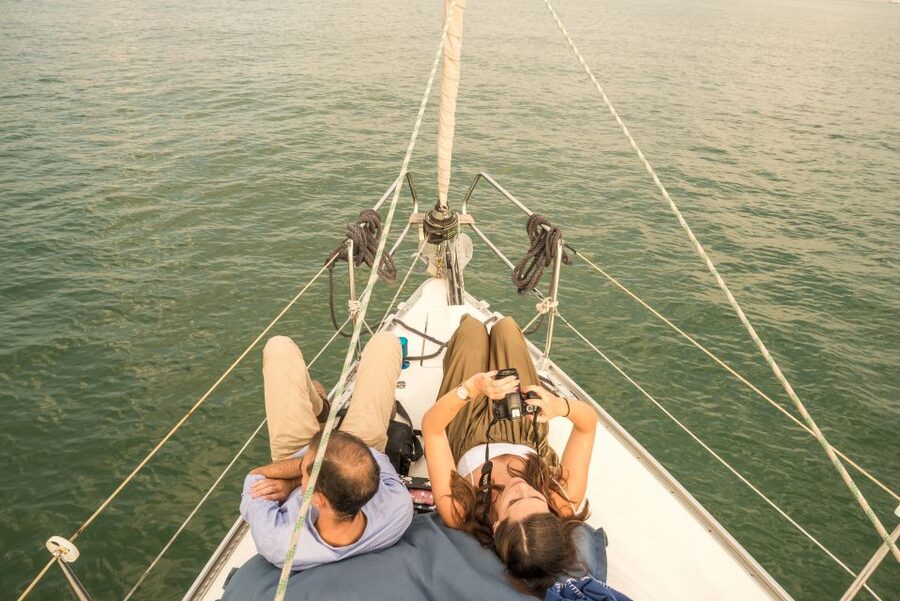 Lisbon: Private Sunset Cruise on the Tagus River with Drink - What you actually get on board: private yacht, crew, live commentary, welcome drink