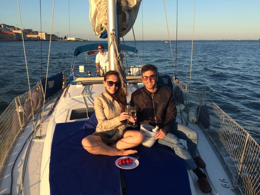 Lisbon: Private Sunset Sailing Tour with Champagne - Sailing Past Padrão dos Descobrimentos and Torre de Belém