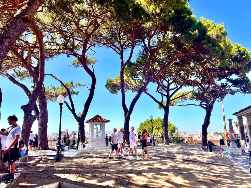 Lisbon: Private Tuk Tuk Tour with Polaroid Photos - Guide quality: the difference between a ride and a story