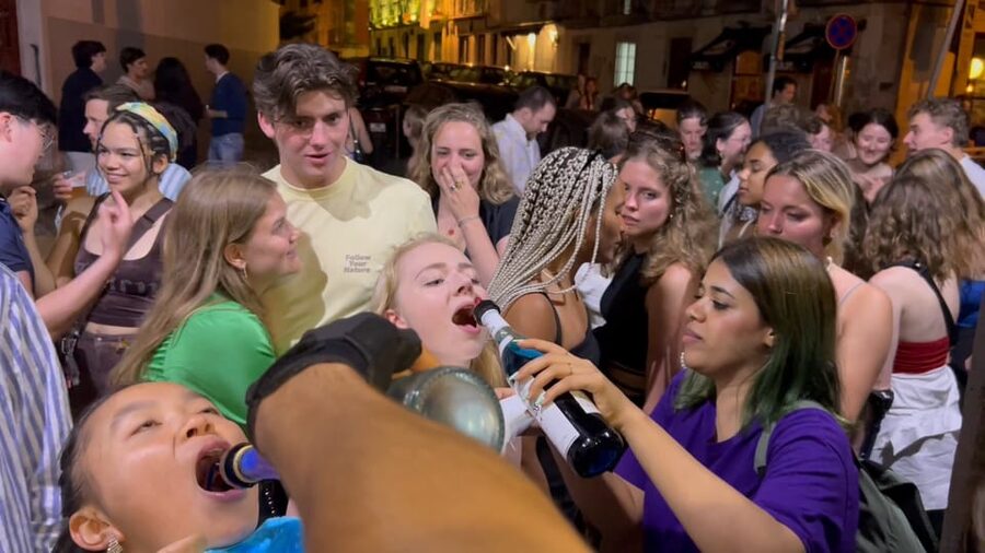 Lisbon Pub Crawl: Unlimited Drinks, Shots & V.I.P Club Entry - Drinking Games and Beer Pong: The Fastest Way to Meet People