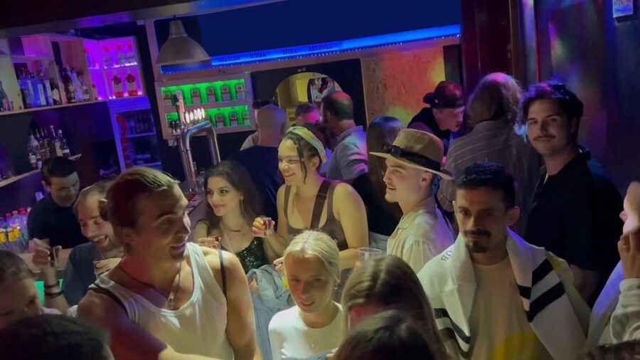 Lisbon Pub Crawl: Unlimited Drinks, Shots & V.I.P Club Entry - Your Drink Plan: Unlimited Beer, Sangria, Shots, and Non-Alcoholic Options