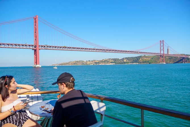 Lisbon River Boat Sightseeing Tour with a Drink - Boarding day at Estação Fluvial Sul e Sueste, what to expect
