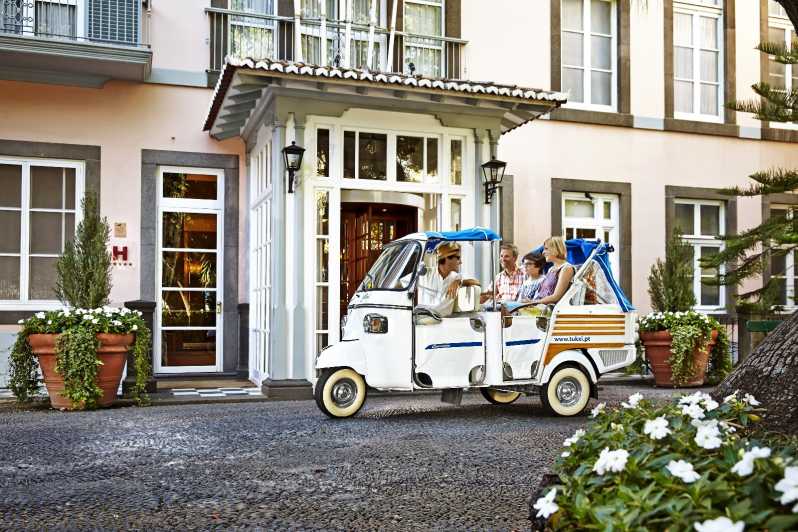 Lisbon's historic old town in a tuk-tuk in German - Pickup in Lisbon and how the timing usually works