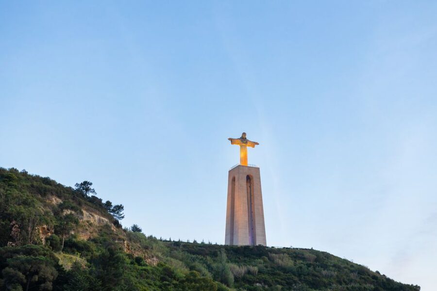 Lisbon: Sailing Tour on the Tagus River - Group size and boat choice: what it changes for your comfort