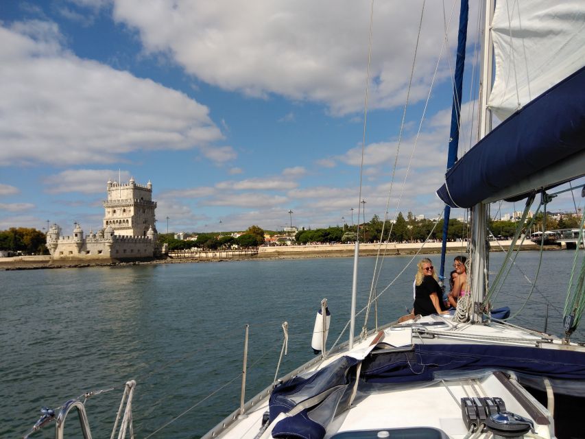 Lisbon: Sailing Tour with Wine and Snacks - The return loop near Padrão dos Descobrimentos, and why the last minutes matter