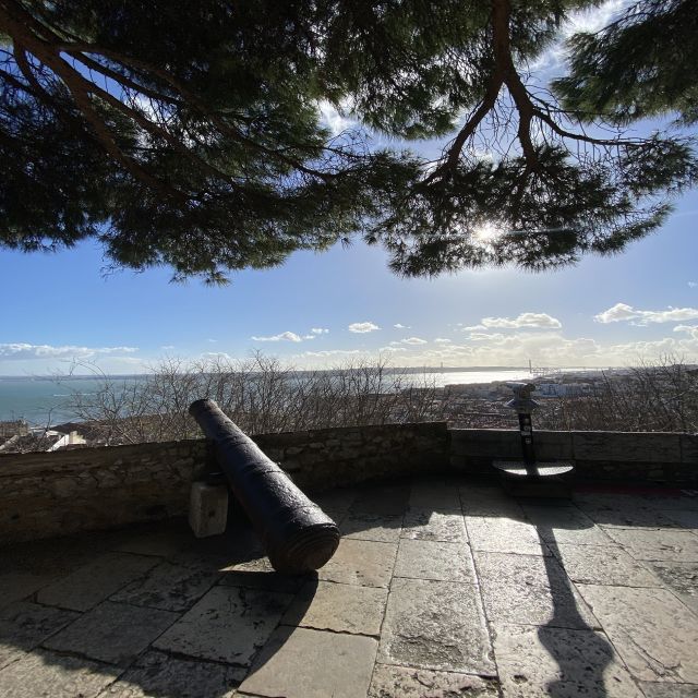 Lisbon: São Jorge Castle E-Ticket and Audio Guide - How long should you plan, and how to pace yourself on uneven ground