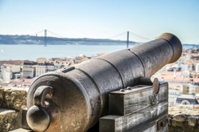 Sao Jorge Castle Skip-the-Line Ticket with Guide