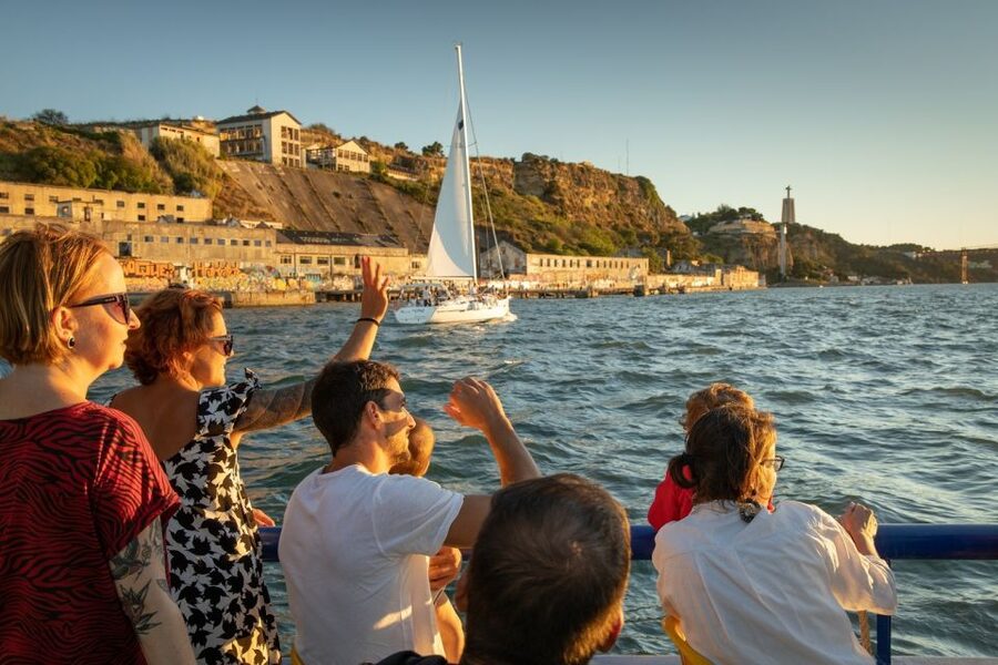 Lisbon: Sightseeing Boat Tour with Hop-On Hop-Off Option - Getting info onboard: Wi-Fi, app audio, and what to expect from commentary