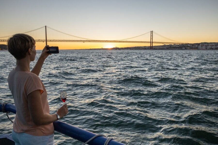 Lisbon: Sightseeing Boat Tour with Hop-On Hop-Off Option - Timing and season: every hour in summer, every two hours in winter