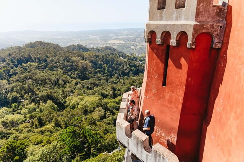 Lisbon: Sintra, Pena, Cabo da Roca, Cascais Tour with Pickup - Guides and languages: why the narration can make or break a day like this