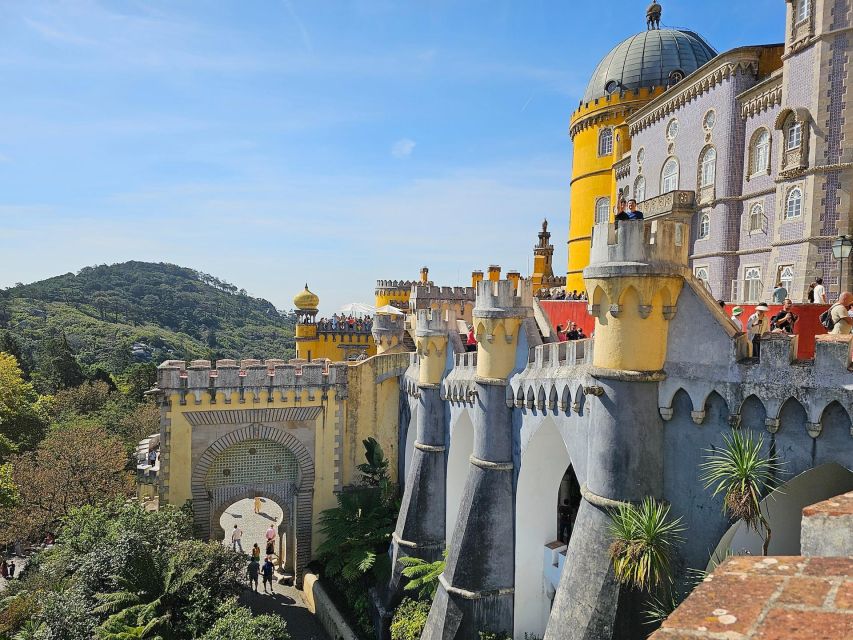 Lisbon: Sintra, Pena, Cabo da Roca Coast & Cascais Day Tour - The guide factor: why people remember the commentary