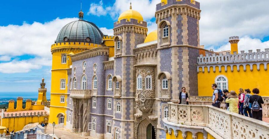Lisbon: Sintra, Pena Palace, Cabo Roca Coast & Cascais Tour - Cascais on Foot: Lunch, Shops, and Seaside Strolling