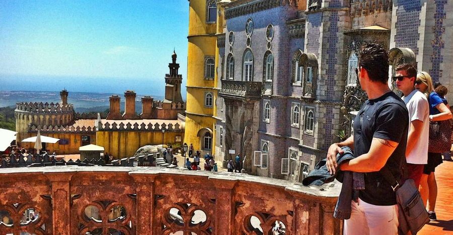 Lisbon: Sintra & Pena Palace Guided Tour with Hotel Pickup - Key things to know before you go