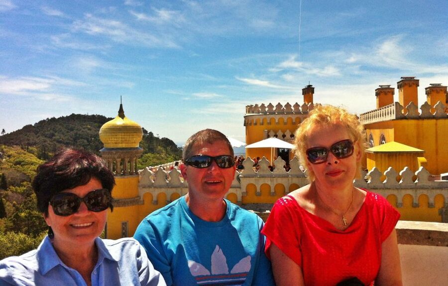 Lisbon: Sintra & Pena Palace Guided Tour with Hotel Pickup - Hotel pickup and the rhythm of a 5 to 7 hour day