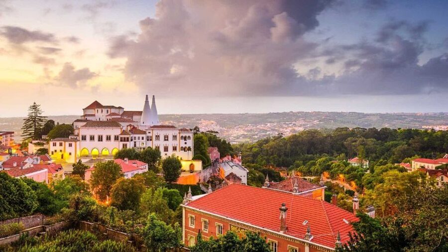 Lisbon: Sintra, Pena Palace, Quinta Regaleira, Cascais Tour - Sintra Village break: the easy way to do lunch and reset