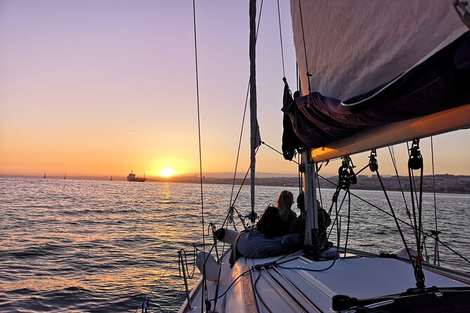 Lisbon Small Group 2h Sunset Sailing- Live Commentary & a Drink - Comfort on a Chilly River Evening: Blankets Matter