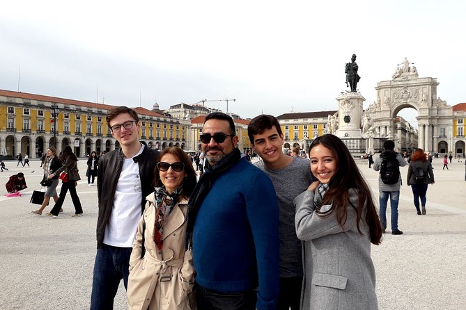 Lisbon Small-Group Sightseeing City Tour with Transportation - Hotel Pickup at 8:00, Then Two Big Viewpoints That Set the Stage