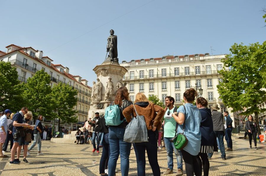 Lisbon: Starter Walking Tour to the highlights in German - Santa Justa Lift and the Carmo Convent Ruins: Lisbon’s Past With Visible Scars