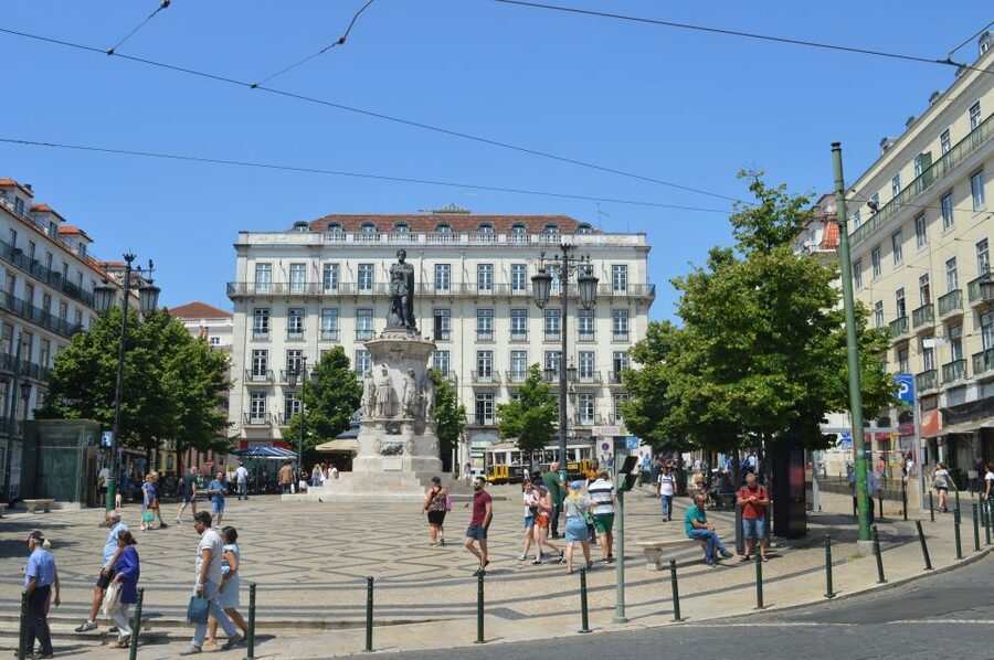 Lisbon: Starter Walking Tour to the highlights in German - Chiado and Praça Luís de Camões: Tile Detail, Neighborhood Mood, and Smart Explanations