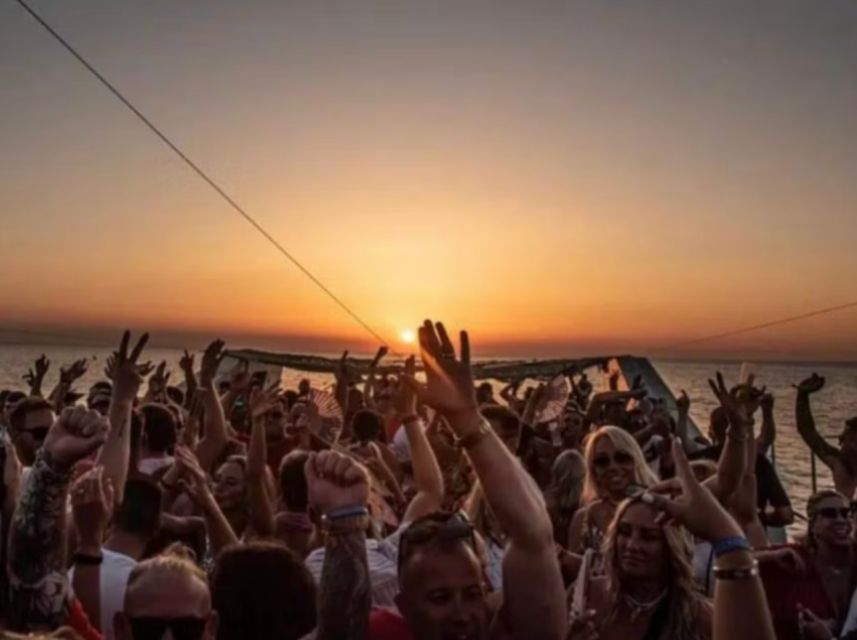 Lisbon: Sunset Boat Party Cruise with DJ and Open Bar - Why a Disco Boat Party on the Tagus Works in Lisbon