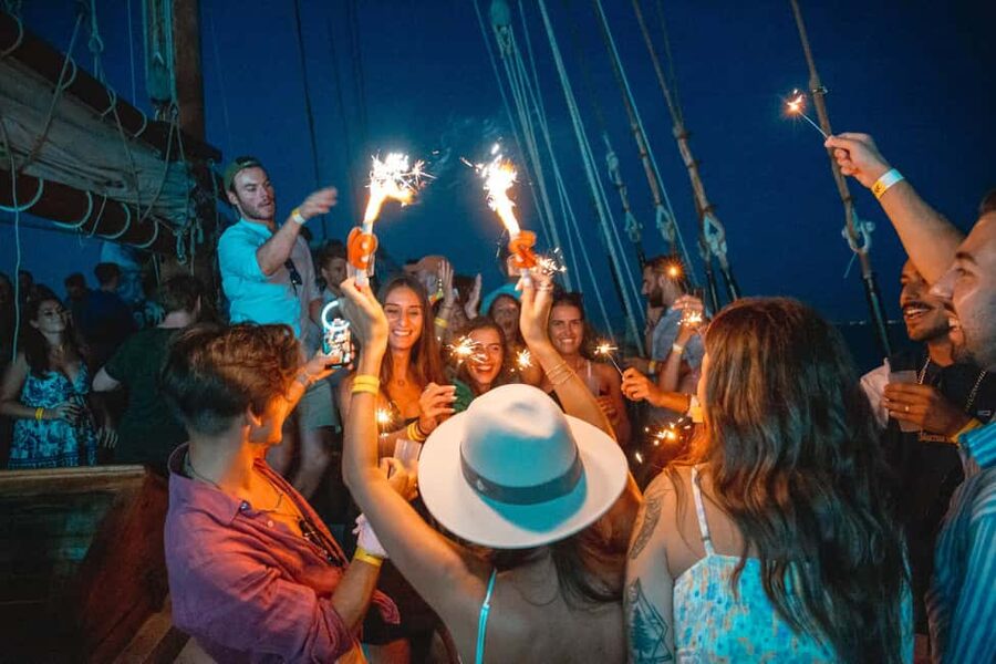 Lisbon: Sunset Boat Party with Live DJ and Night Club Entry - Key highlights
