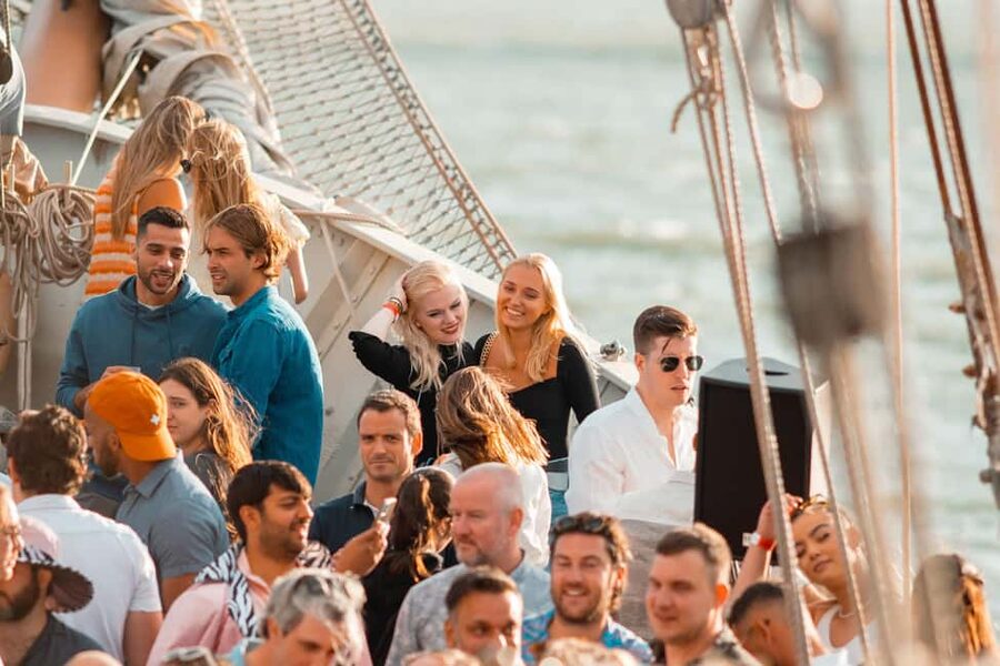 Lisbon: Sunset Boat Party with Live DJ and Night Club Entry - The Tagus route: Belém, Christ the King, and the riverfront viewpoints