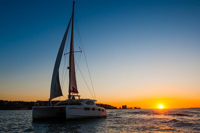 Lisbon: Sunset Cruise With Drinks on Spacious Yacht - The Tagus River Route: Santa Engracia to Belém to the 25 de Abril Bridge