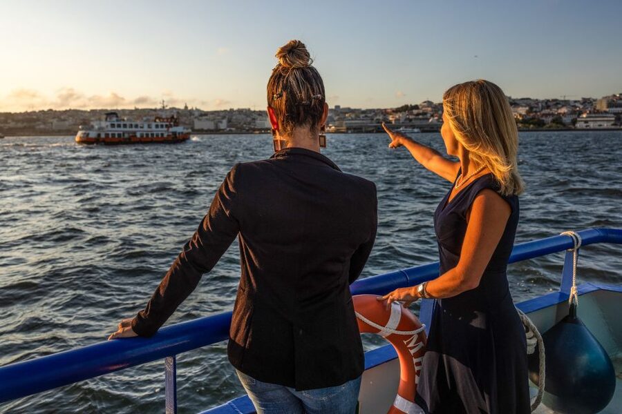 Lisbon: Sunset Cruise with Live DJ and Drinks - The DJ and music: the vibe is the point