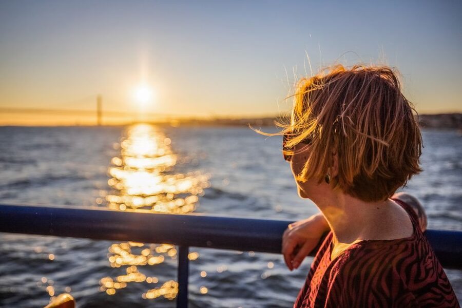Lisbon: Sunset Cruise with Live DJ and Drinks - Drinks on board: a free start, then keep it simple