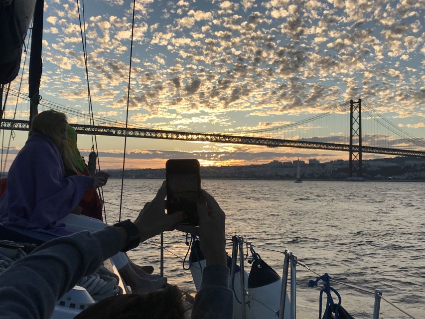 Lisbon: Sunset Sailing Cruise with Wine - The Wine Part: Green Wine, Welcome Drinks, and the On-Board Mood