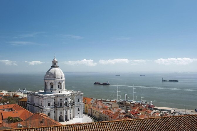 Lisbon Sunset Sailing Tour on Luxury Sailing Yacht with 2 Drinks - Key highlights before you go