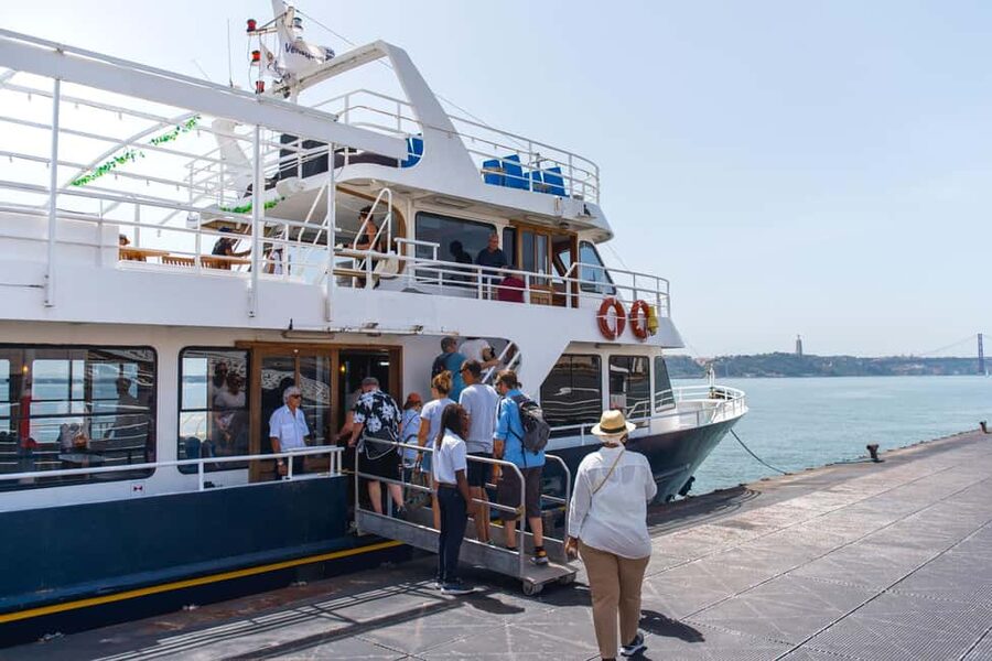 Lisbon: Tagus River Boat Tour with One Drink Included - Seating, Wind, and Blankets: How to Stay Comfortable