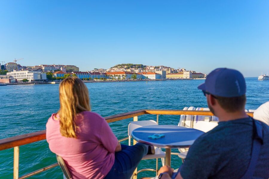 Lisbon: Tagus River Boat Tour with One Drink Included - Monument to the Discoveries: Big Symbol, Different Perspective