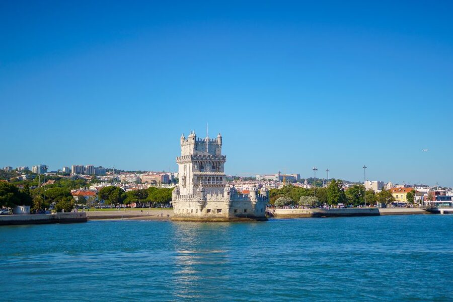 Lisbon: Tagus River Boat Tour with One Drink Included - Getting to Estação Fluvial Sul e Sueste and Boarding Fast