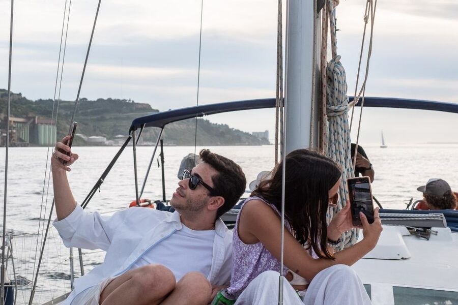 Lisbon: Tagus River Sunset Cruise with Drinks - Launch and safety: that 2-minute start that sets the tone