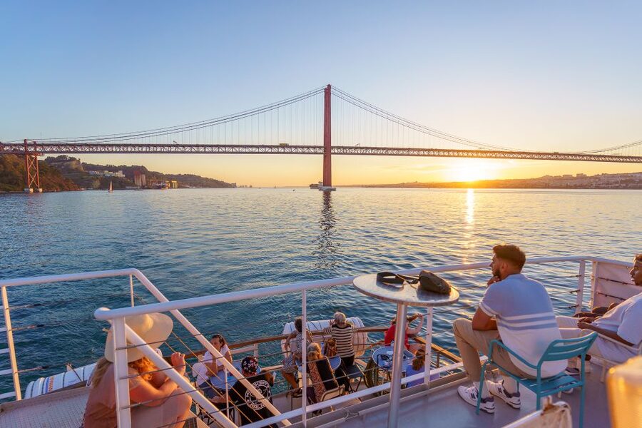 Lisbon: Tagus River Sunset Tour with Snacks and Drink - Weather and what to wear: Lisbon wind hits different on the water