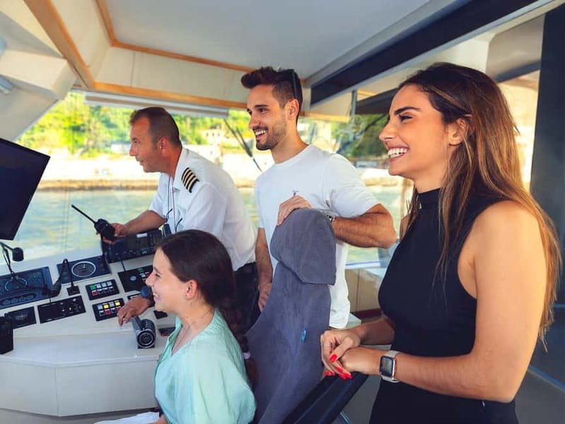Lisbon: Tejo River Sightseeing Cruise - 25 de Abril Bridge: the iconic river landmark you cannot unsee