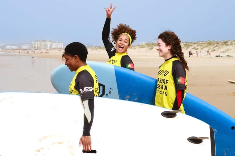 Lisbon: The Surf Instructor - surf lessons with transfer - Beach Conditions and Why Praia do Castelo Fits Beginners