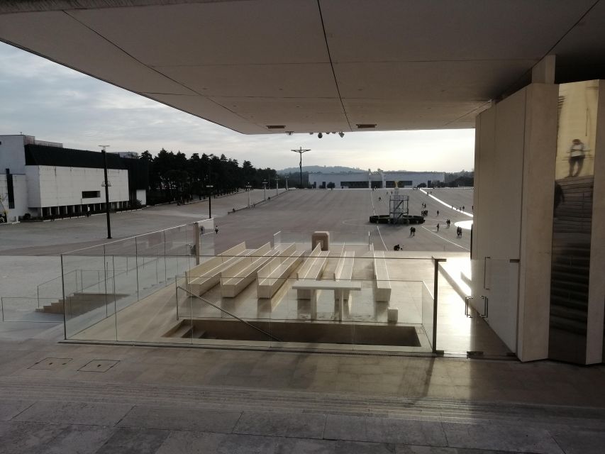Lisbon to Fátima, Nazaré, and Óbidos, Full-Day Private Tour - Nazaré: Atlantic views, fishing-port energy, and surf legend context