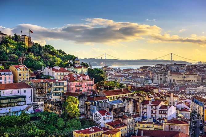 Lisbon to Porto Up to 4 Stops: Obidos, Nazare, Fatima and Aveiro - Nazaré: record-wave fame and classic fishing life